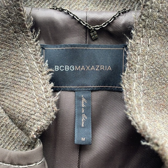 BCBG Maxazria Médium wool blazer with button accents on shoulders, cuffs. - Picture 2 of 3
